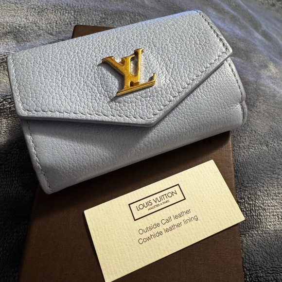 Louis Vuitton Compact Tri-fold Wallet- Baby Blue - Picture 2 of 15